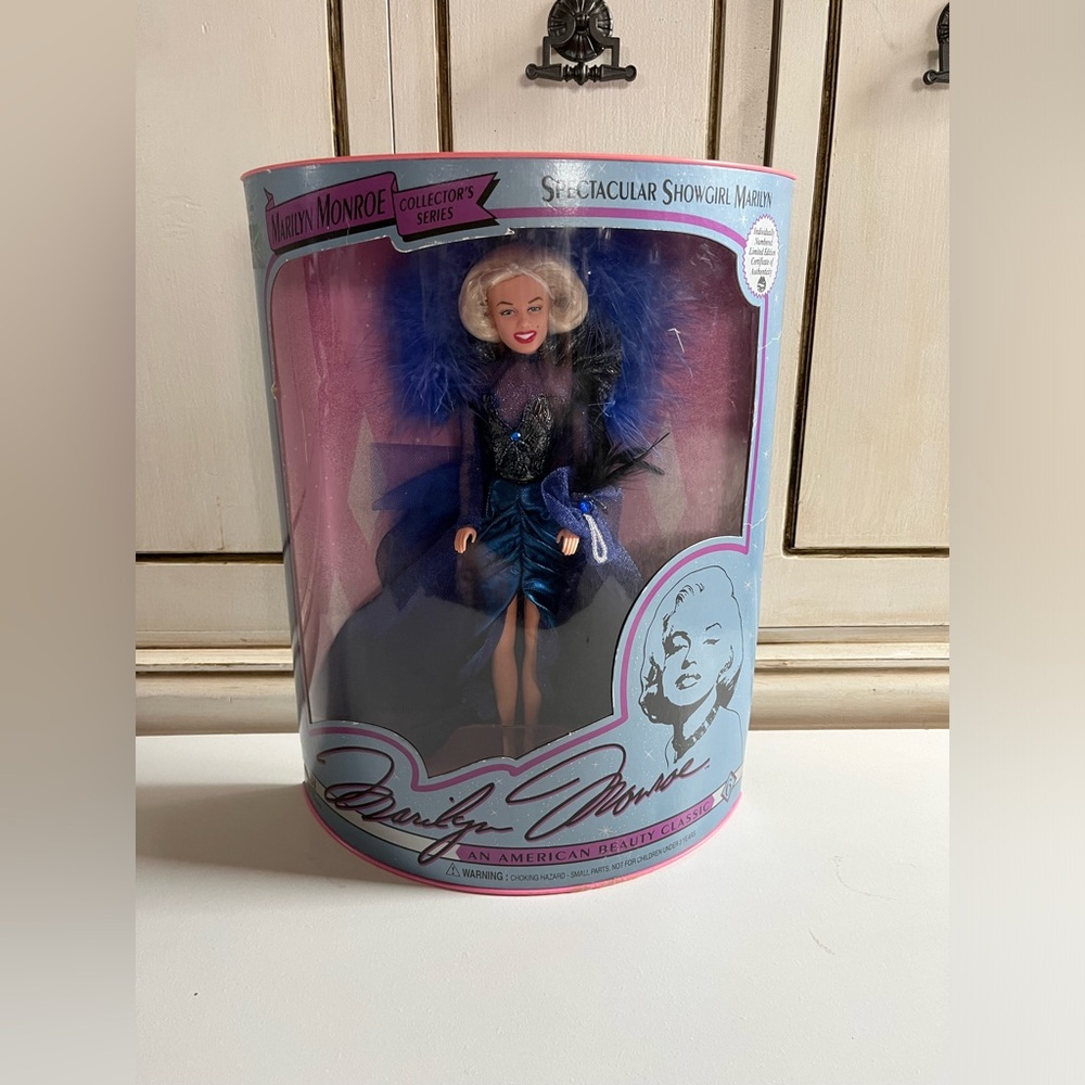 Vintage Marilyn Monroe Spectacular Showgirl Collector Series Doll Movie Star